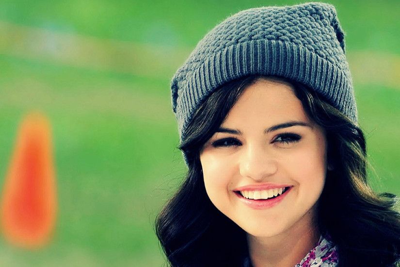 Selena Gomez download wallpapers