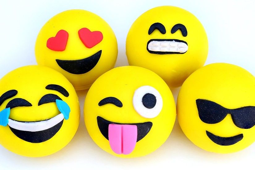 Play Doh Emoji Smiling Face Heart Shaped Eyes Surpise .