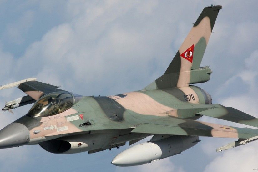 Camo F-16 Fighting Falcon In The Sky for 2560x1440