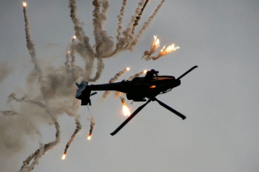 Military - Boeing Ah-64 Apache Military Helicopter Apache Flares Wallpaper