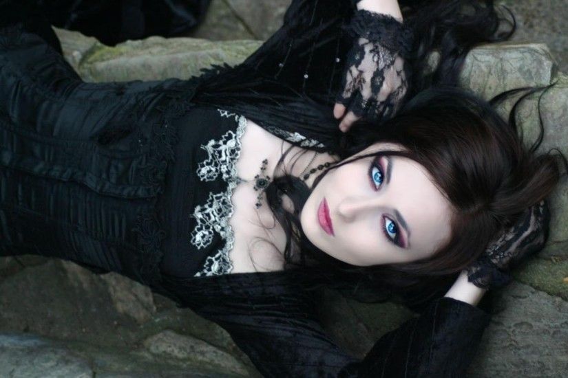 136 best Dark Goth images on Pinterest | Dark gothic, Dark beauty .