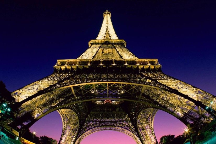 Eiffel Tower at Night desktop wallpaper