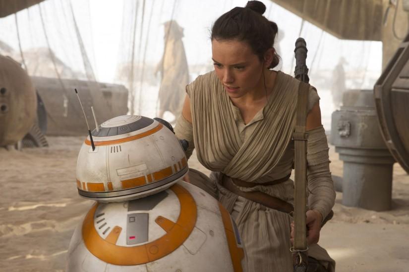 ... BB-8 and Rey - Star Wars: Episode VII - The Force Awakens Movie