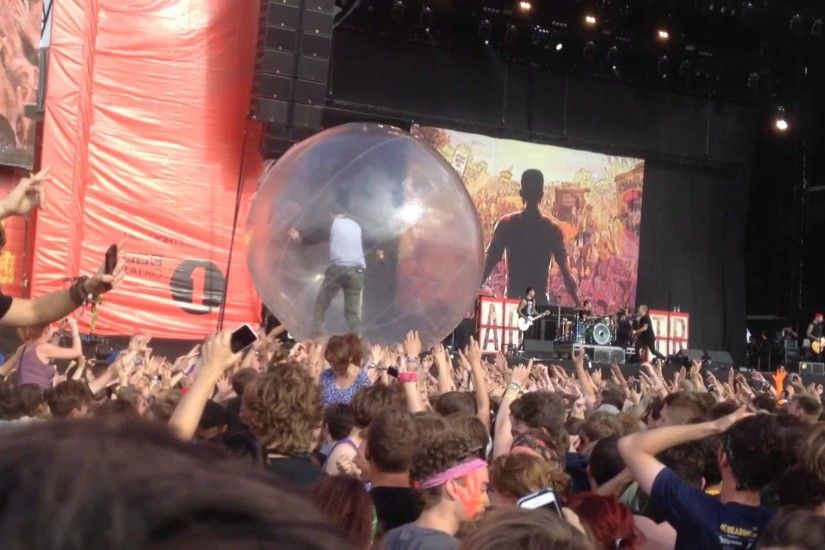 A Day to Remember - Homesick (Live @Reading Festival, 24.8.14) - YouTube