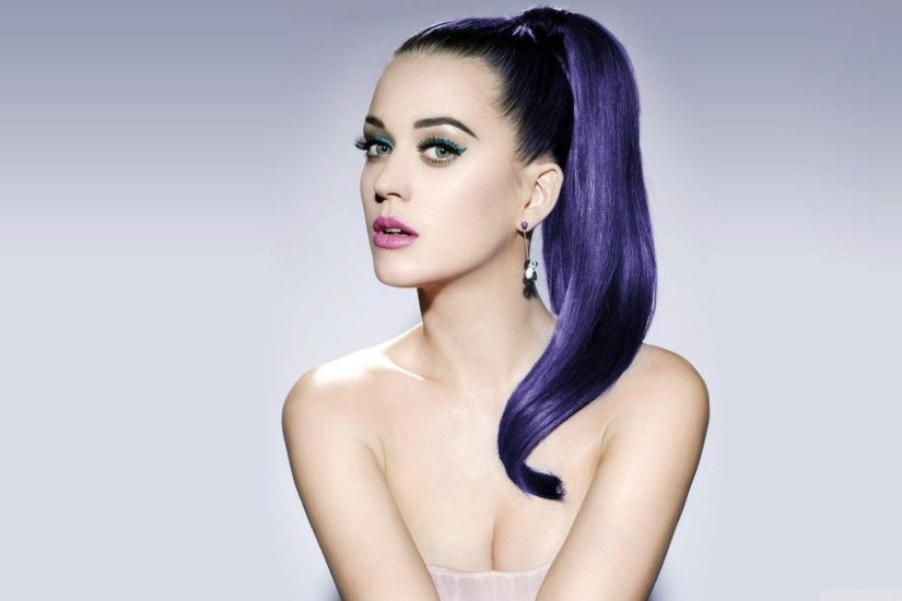 Beautiful Singer Katy Perry With Blue Hair And Pink Lips Photo .