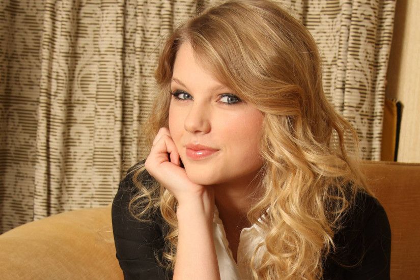 Taylor Swift Most Beautiful Singer and Lady