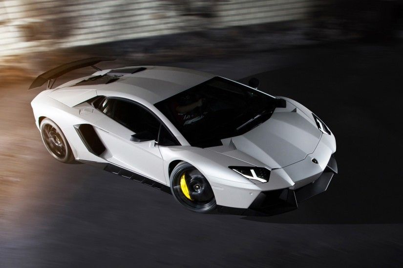Lamborghini Aventador White Back