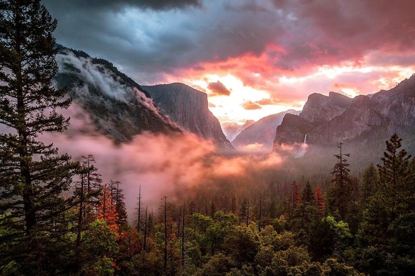 Misty Yosemite Valley wallpaper