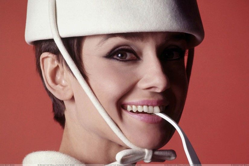 You are viewing wallpaper titled "Audrey Hepburn ...