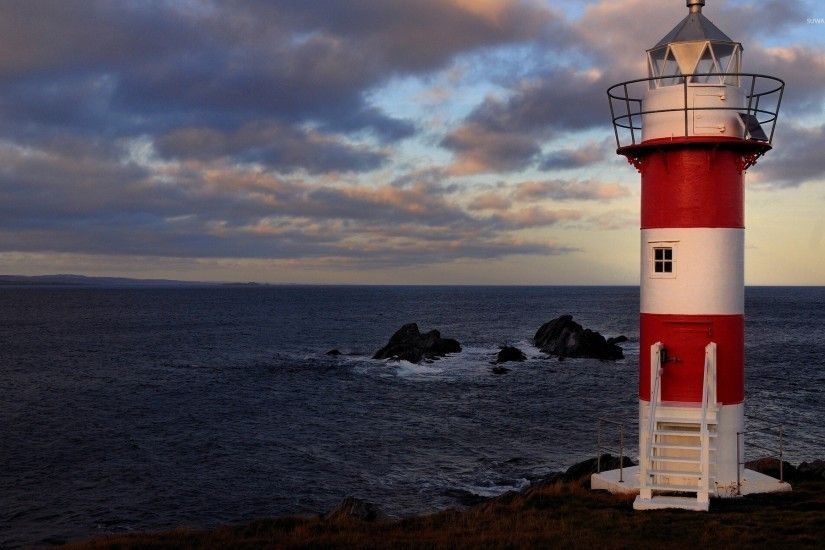 White and red lighthouse wallpaper