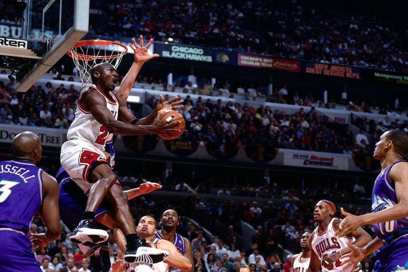 Michael Jordan dunking - NBA Chicago Bulls 1920x1200 wallpaper