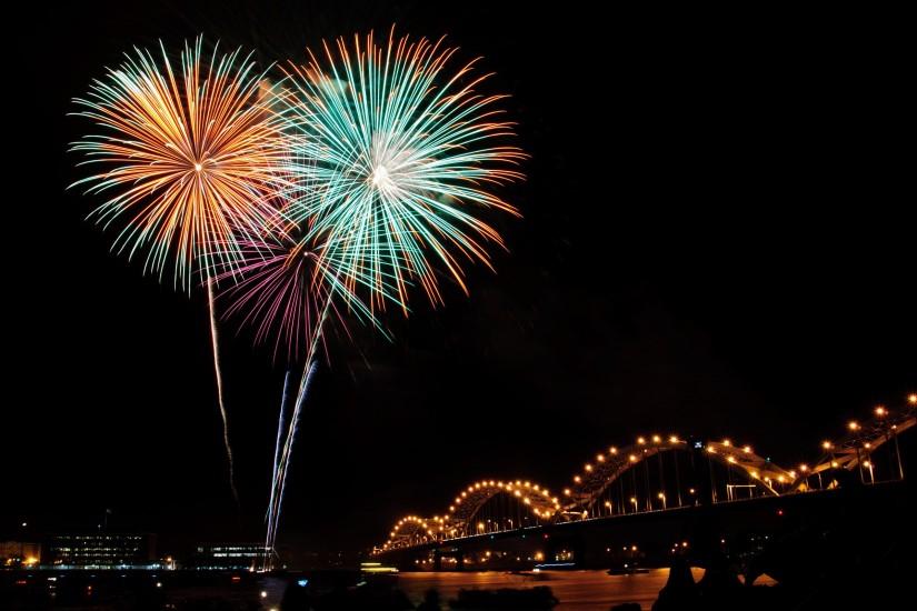 Fireworks-on-the-Mississippi