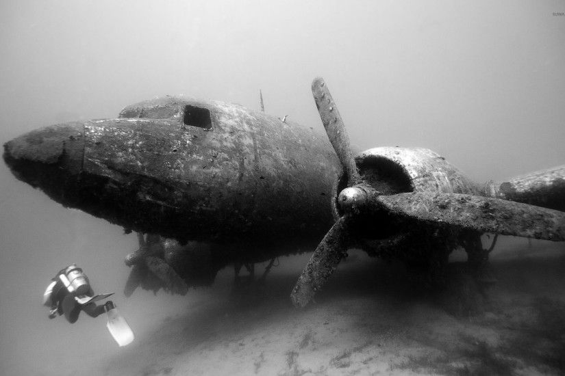 Douglas C-47 Skytrain underwater wallpaper 1920x1200 jpg