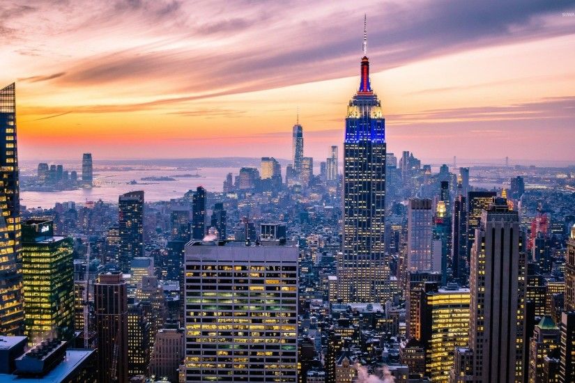 Amazing sunset sky above New York City wallpaper