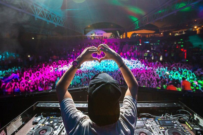 Avicii, DJ, Heart, Crowd