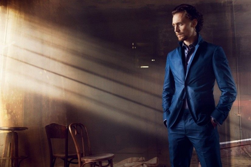 tom hiddleston man light tom hiddleston blue suit actor
