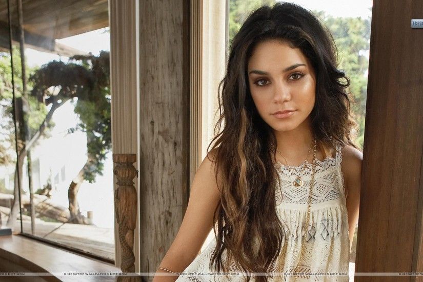 Vanessa Hudgens Wearing Gold Chain With White Dress