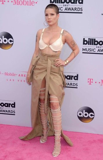 Halsey: 2017 Billboard Music Awards -03 - Full Size