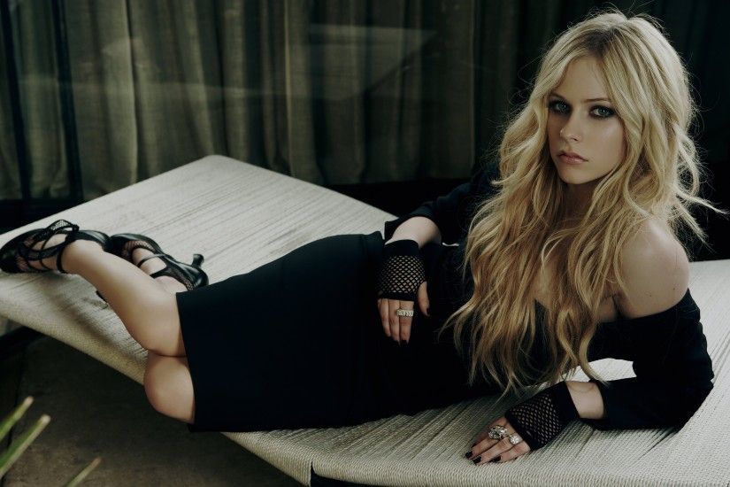 20 HD Avril Lavigne Wallpapers