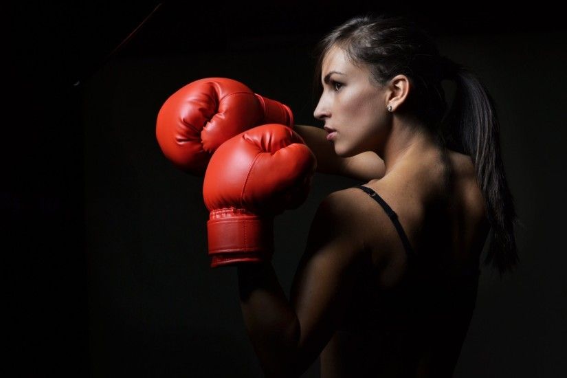 boxing woman defensive pose boxing gloves red