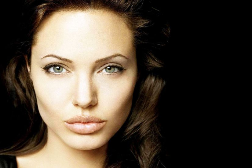 19 Beautiful HD Angelina Jolie Wallpapers