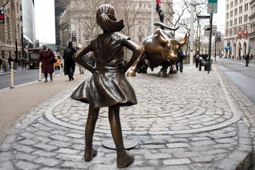 Why there's a statue of a fearless girl facing Wall Street's 'Charging  Bull' - LA Times