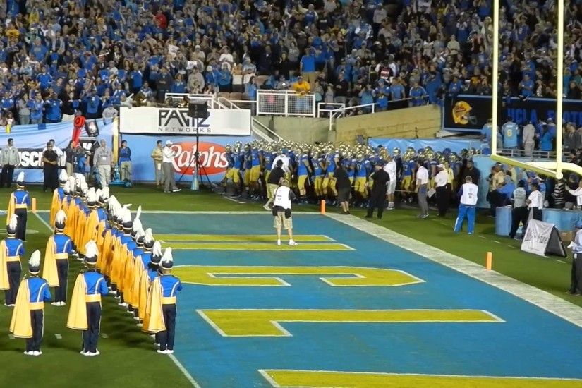 New Mexico State - UCLA Football Team Enters the Rose Bowl - YouTube