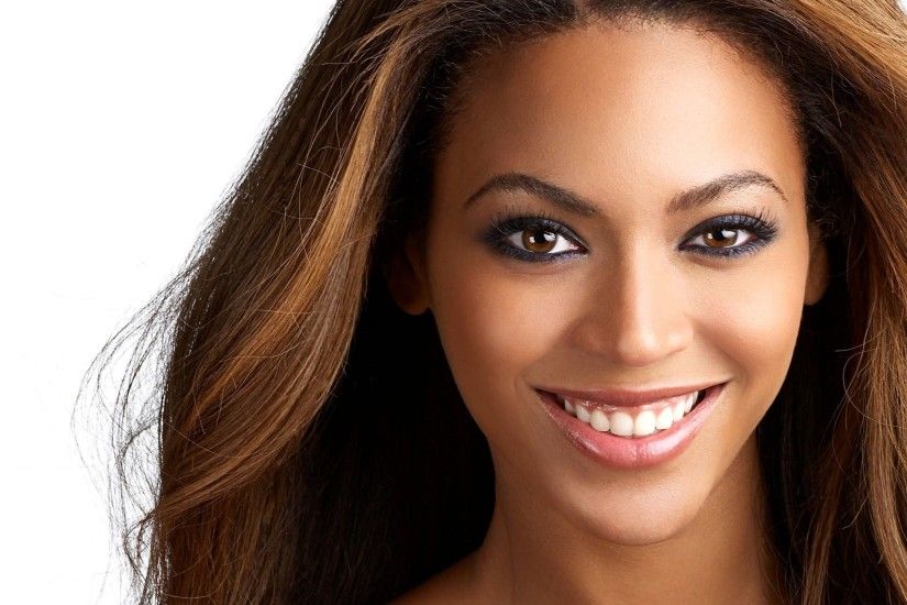 Beyonce Knowles Lovely Smiling Face Closeup Wallpaper
