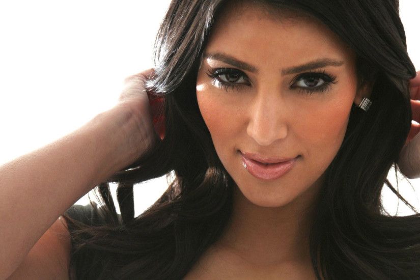 Desktop-download-Kim-Kardashian-backgrounds