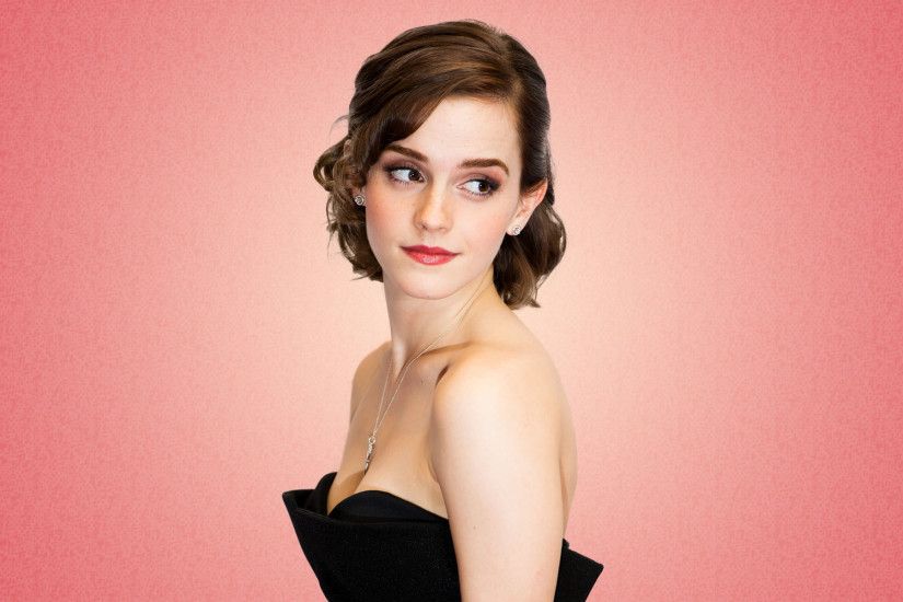 Cute Emma Watson Hot Cleavage