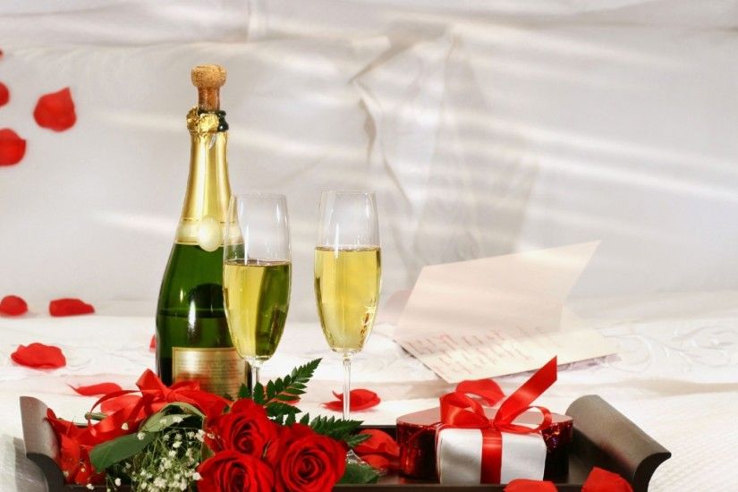 Preview wallpaper champagne, drink, gifts, holiday 1920x1080