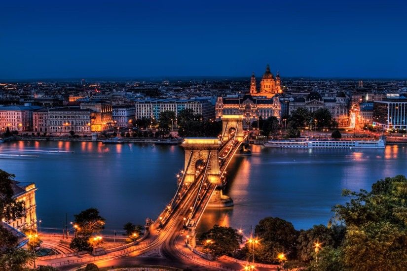 Nighttime Budapest Hungary 4K Wallpaper