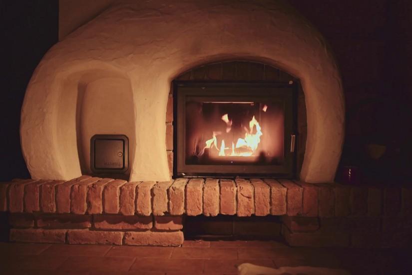 4K Fireplace with Burning Wood Logs. Warm cozy fire in a hearth or fire  pit. Calm Background. Autumn and Winter holidays. Chalet or Cabin comfort.