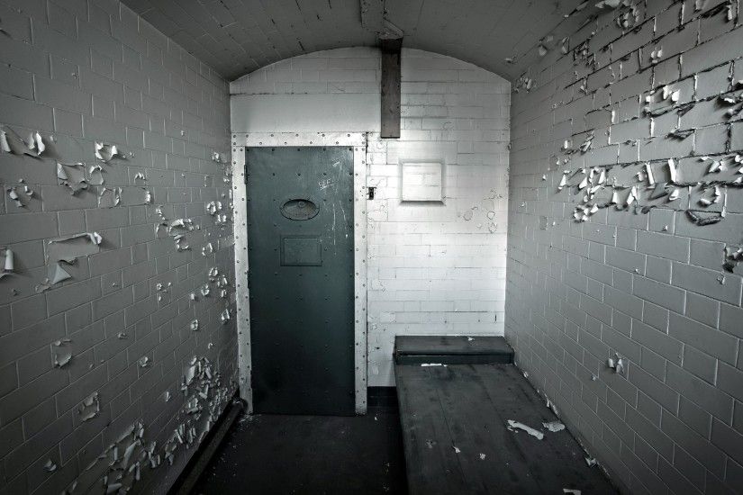 Cellar door prison wall wide-angle wallpaper