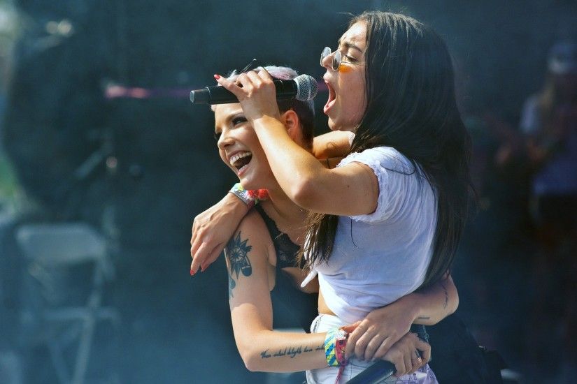 Watch Charli XCX & Halsey Cover A Spice Girls Classic At Lollapalooza -  Music Feeds