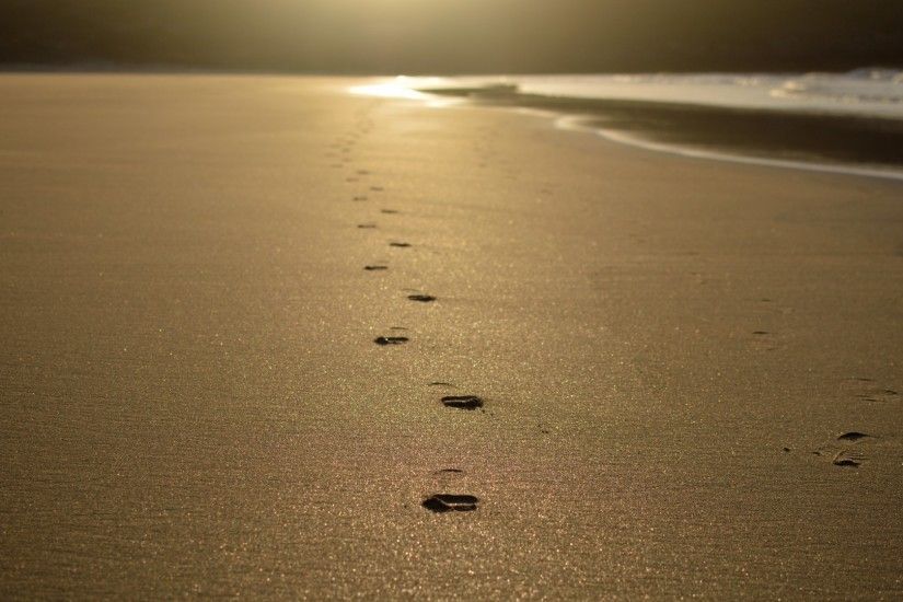 ... Footprints Sand Walk In ...