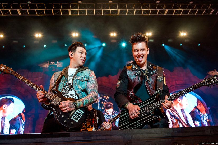 Zacky Vengeance & Synyster Gates making funny expressions at Rock on the  Range 2014