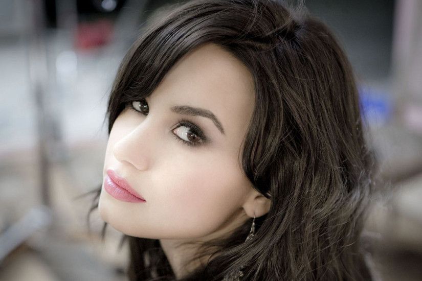 Singer Demi Lovato Wallpapers.