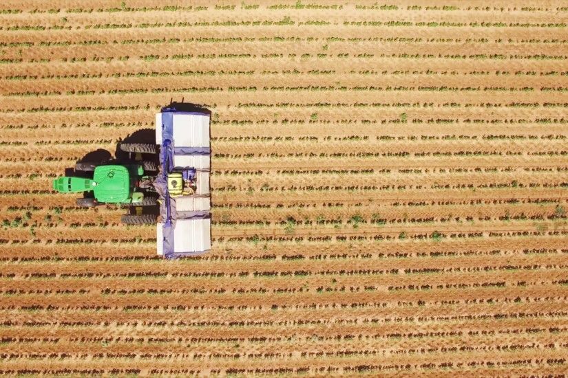 Why John Deere Just Spent $305 Million on a Lettuce-Farming Robot | WIRED