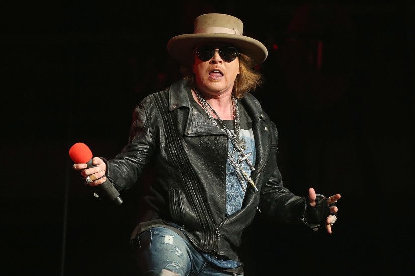 Fan Sues Axl Rose For Hitting Him With Mic