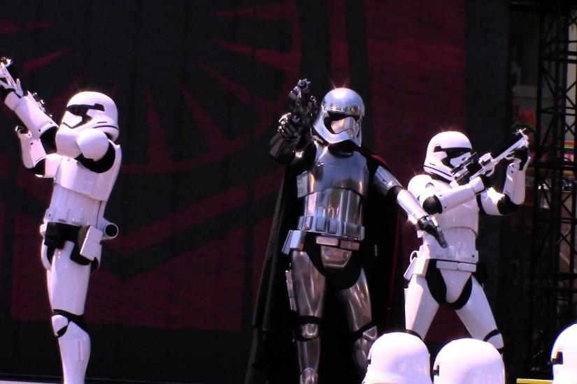 STAR WARS Captain Phasma March w/ First Order Stormtroopers, Force Awakens  Hollywood Studios