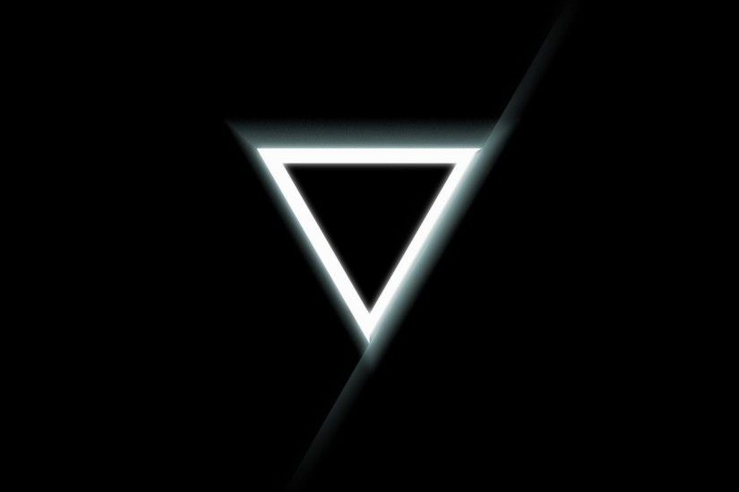 Triangle-inverted-black-white