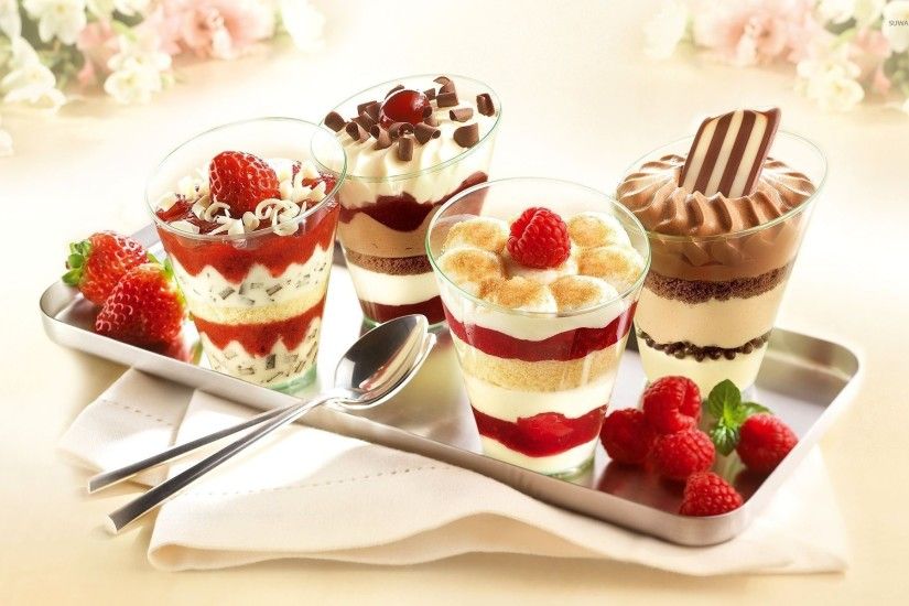 Strawberry and chocolate dessert wallpaper