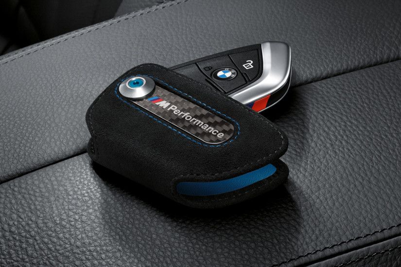 Protects and displays the racing sport passion: BMW M Performance door key  case out of Alcantara.