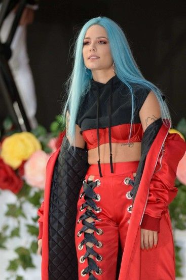 Halsey: Performs at Today Show -09 - Full Size