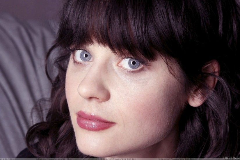 Zooey Deschanel Looking Front And Red Lips Face Closeup