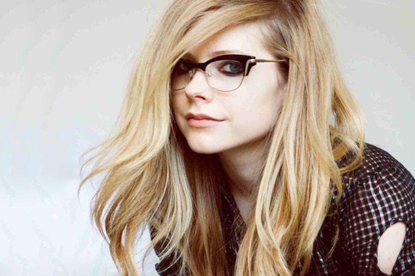 Avril Lavigne Hello Kitty Wallpaper