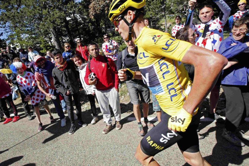 Tour de France 2016: Chris Froome runs up Mont Ventoux after bizarre crash  damages his bike | The Independent