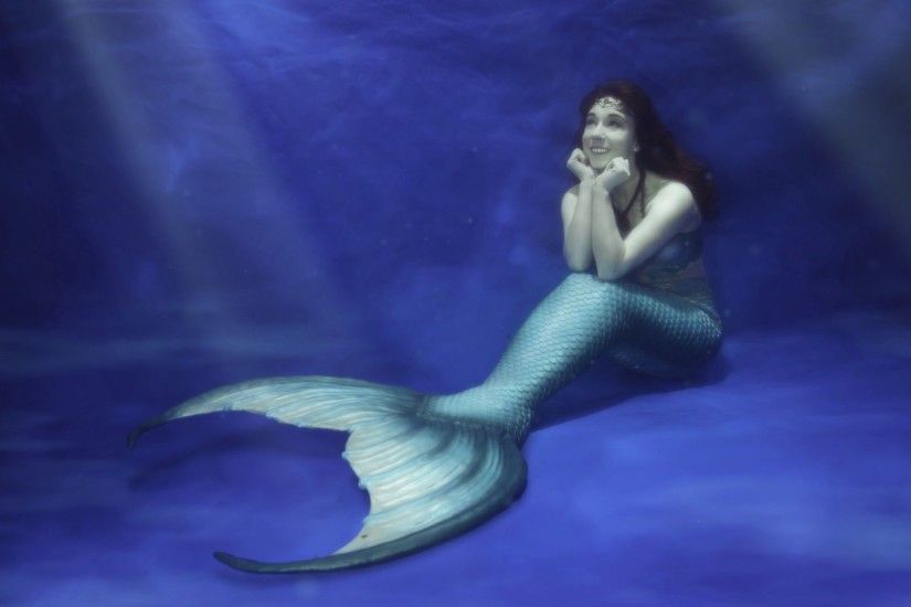 Professional mermaid explains what it's like to live her childhood dream