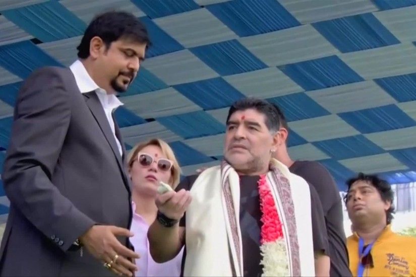 Argentinian legend Diego Maradona helped unveil a statue of himself at a  grand Indian reception in Kolkata